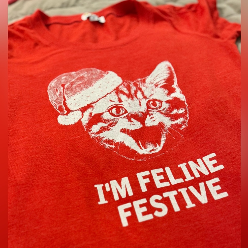 Tipsy Elves I’m Feline Festive Cat Christmas Tee Ladies Medium